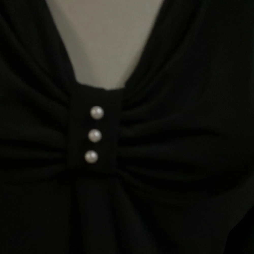 PULLOVER BLOUSE WITH PEARL DETAIL 2X - Picture 2 of 8